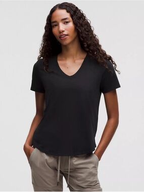 lululemon athletica Women's Black V-Neck Short Sleeve Tee